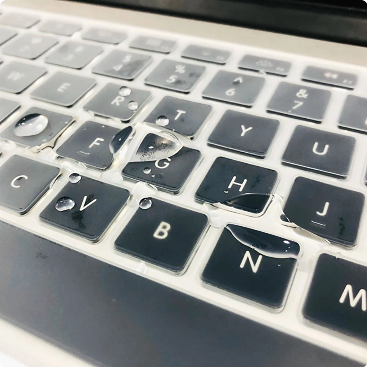 Macbook Uyumlu 12’ Retina Zore Klavye Koruyucu Transparan Buzlu Silikon Ped